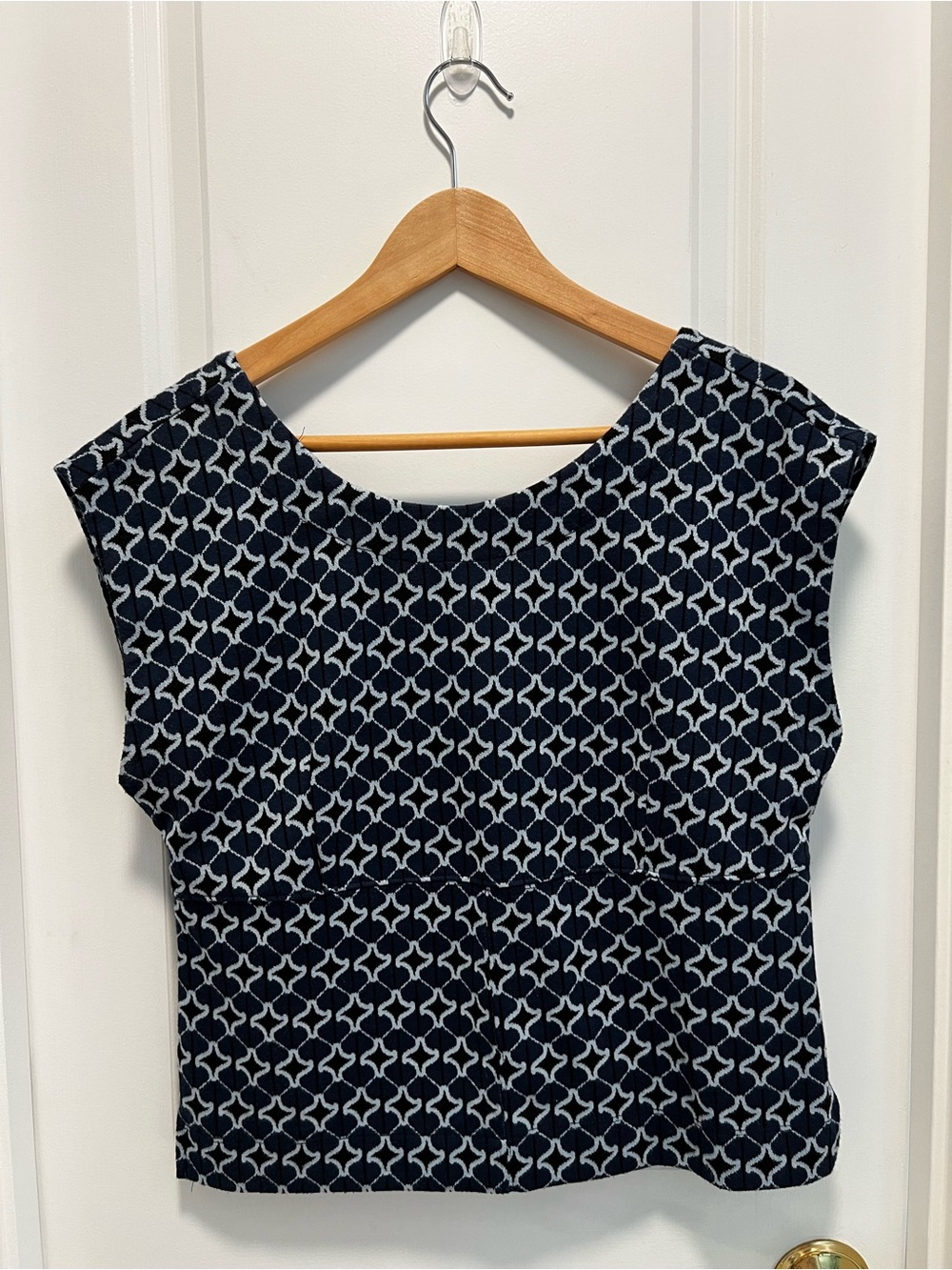Anthropologie Maeve Navy & Light Blue Patterned Cap Sleeve Zip-Back Top M